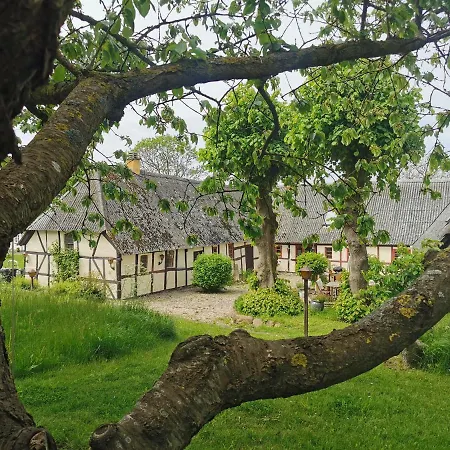 Historic Farmhouse In Beautiful Nature And Near The Coast Lejlighed Fjaellebroen